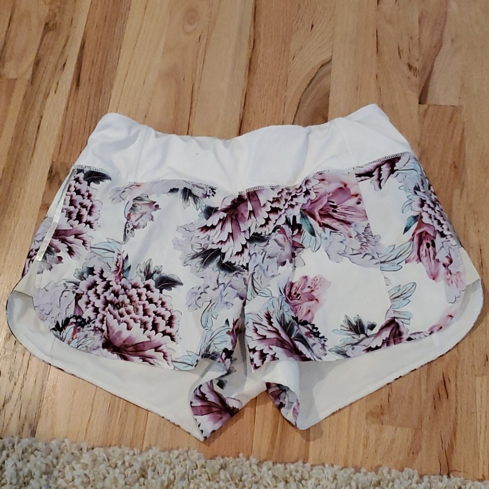 Athleta athletic Run With It shorts floral medium